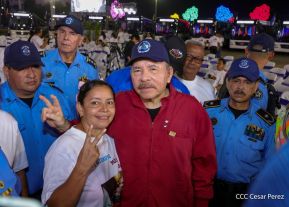 Acto en celebración acto de la entrega de buses de China a transportistas de Managua