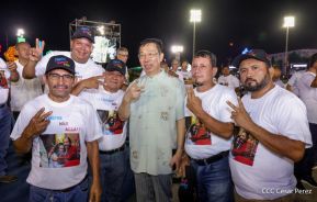 Acto en celebración acto de la entrega de buses de China a transportistas de Managua
