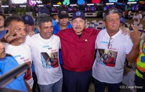 Acto en celebración acto de la entrega de buses de China a transportistas de Managua