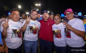 Acto en celebración acto de la entrega de buses de China a transportistas de Managua