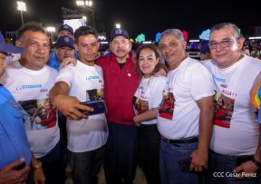 Acto en celebración acto de la entrega de buses de China a transportistas de Managua