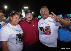 Acto en celebración acto de la entrega de buses de China a transportistas de Managua