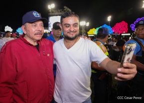 Acto en celebración acto de la entrega de buses de China a transportistas de Managua
