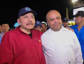 Acto en celebración acto de la entrega de buses de China a transportistas de Managua