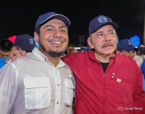 Acto en celebración acto de la entrega de buses de China a transportistas de Managua