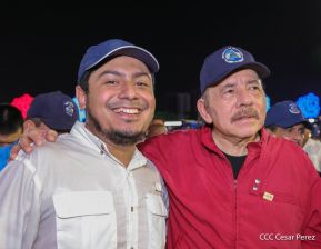 Acto en celebración acto de la entrega de buses de China a transportistas de Managua
