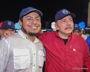 Acto en celebración acto de la entrega de buses de China a transportistas de Managua