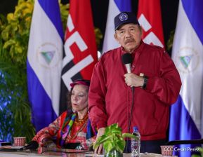 Acto en celebración acto de la entrega de buses de China a transportistas de Managua
