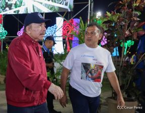 Acto en celebración acto de la entrega de buses de China a transportistas de Managua