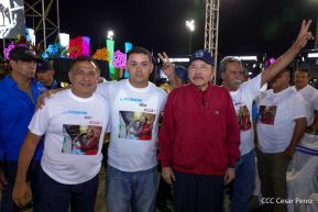 Acto en celebración acto de la entrega de buses de China a transportistas de Managua