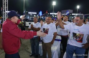 Acto en celebración acto de la entrega de buses de China a transportistas de Managua