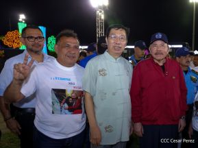 Acto en celebración acto de la entrega de buses de China a transportistas de Managua