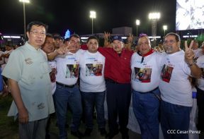 Acto en celebración acto de la entrega de buses de China a transportistas de Managua