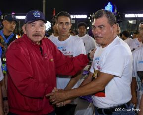 Acto en celebración acto de la entrega de buses de China a transportistas de Managua