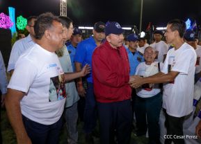 Acto en celebración acto de la entrega de buses de China a transportistas de Managua