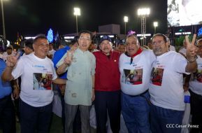 Acto en celebración acto de la entrega de buses de China a transportistas de Managua