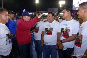 Acto en celebración acto de la entrega de buses de China a transportistas de Managua