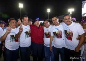 Acto en celebración acto de la entrega de buses de China a transportistas de Managua