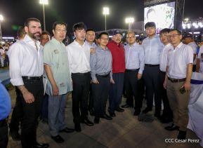 Acto en celebración acto de la entrega de buses de China a transportistas de Managua