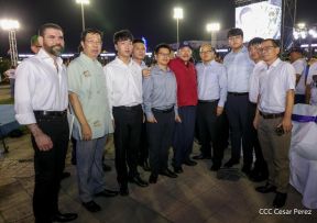 Acto en celebración acto de la entrega de buses de China a transportistas de Managua