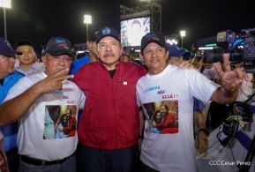 Acto en celebración acto de la entrega de buses de China a transportistas de Managua