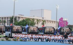 Acto en celebración acto de la entrega de buses de China a transportistas de Managua