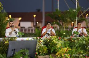 Acto en celebración acto de la entrega de buses de China a transportistas de Managua