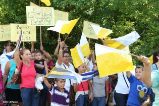 Pueblo católico de El Sauce recibe con júbilo al Cardenal Brenes