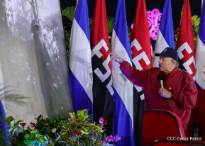 Acto en celebración acto de la entrega de buses de China a transportistas de Managua
