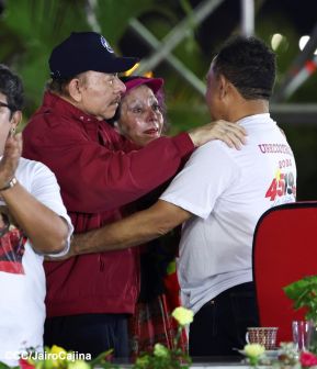Acto en celebración acto de la entrega de buses de China a transportistas de Managua