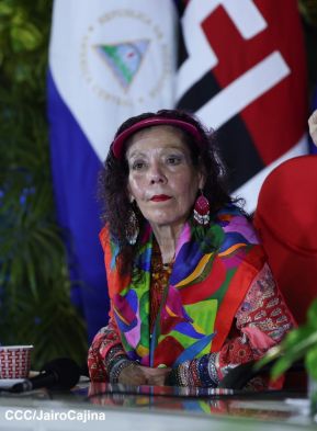 Acto en celebración acto de la entrega de buses de China a transportistas de Managua