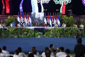 Acto en celebración acto de la entrega de buses de China a transportistas de Managua