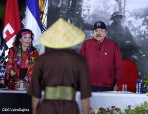 Acto en celebración acto de la entrega de buses de China a transportistas de Managua