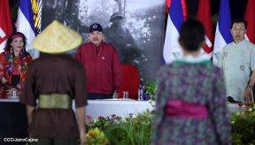 Acto en celebración acto de la entrega de buses de China a transportistas de Managua