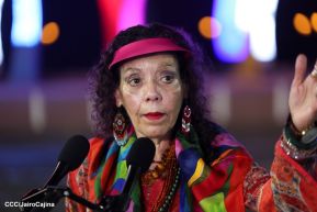 Acto en celebración acto de la entrega de buses de China a transportistas de Managua