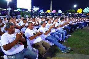 Acto en celebración acto de la entrega de buses de China a transportistas de Managua