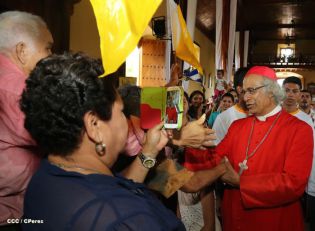 Pueblo católico de El Sauce recibe con júbilo al Cardenal Brenes
