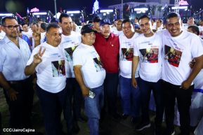 Acto en celebración acto de la entrega de buses de China a transportistas de Managua