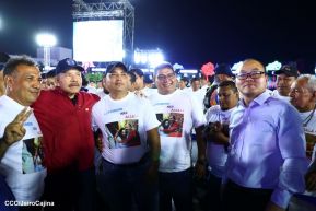 Acto en celebración acto de la entrega de buses de China a transportistas de Managua