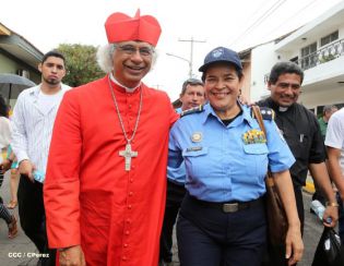 Granadinos se desbordan para recibir al Cardenal Brenes