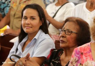 Granadinos se desbordan para recibir al Cardenal Brenes