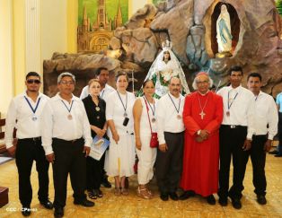 Granadinos se desbordan para recibir al Cardenal Brenes