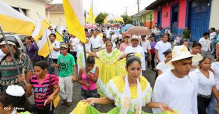 Granadinos se desbordan para recibir al Cardenal Brenes