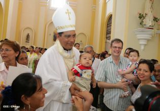 Granadinos se desbordan para recibir al Cardenal Brenes