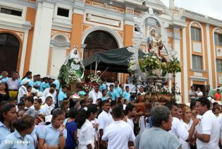 Granadinos se desbordan para recibir al Cardenal Brenes