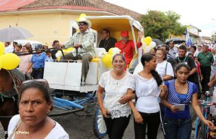 Granadinos se desbordan para recibir al Cardenal Brenes