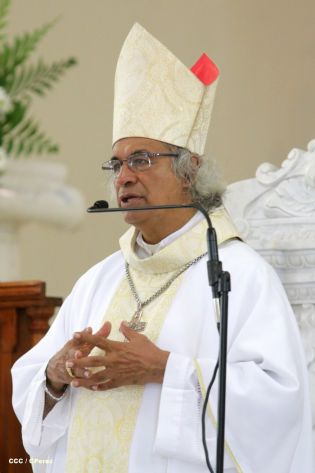 Granadinos se desbordan para recibir al Cardenal Brenes