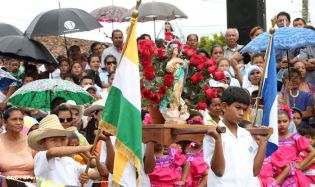 Granadinos se desbordan para recibir al Cardenal Brenes
