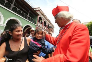 Granadinos se desbordan para recibir al Cardenal Brenes