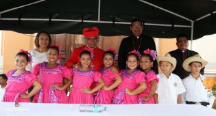 Granadinos se desbordan para recibir al Cardenal Brenes